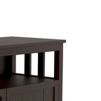 Credenza classica minimalista in legno con un armadietto e un vano a giorno
